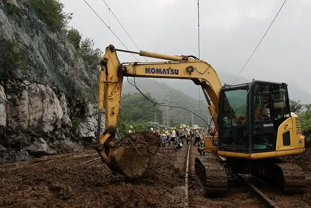 k396脱困乘客：走铁路钻树林9小时_铁铁路12306怎么添加乘客_铁路怎么添加乘客